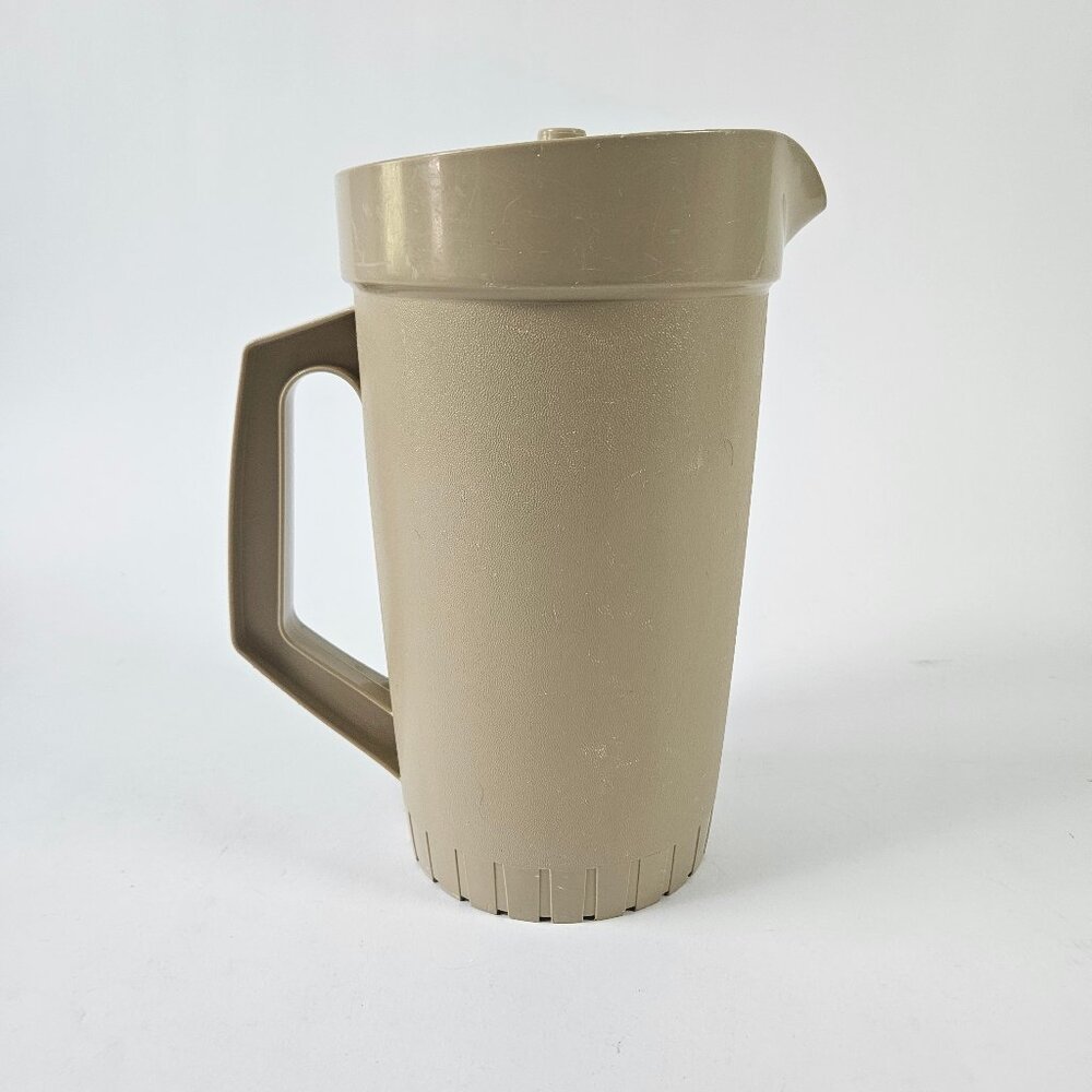 Vintage Tupperware Tan Juice Pitcher With Push Button Lid 800-5 Made In Canada